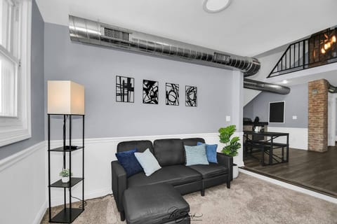 Chic & Cozy Chicago Stay • Close to Downtown
