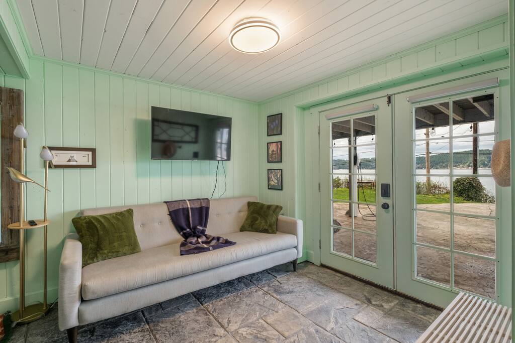 waterfront-bliss-on-coastal-hood-canal/