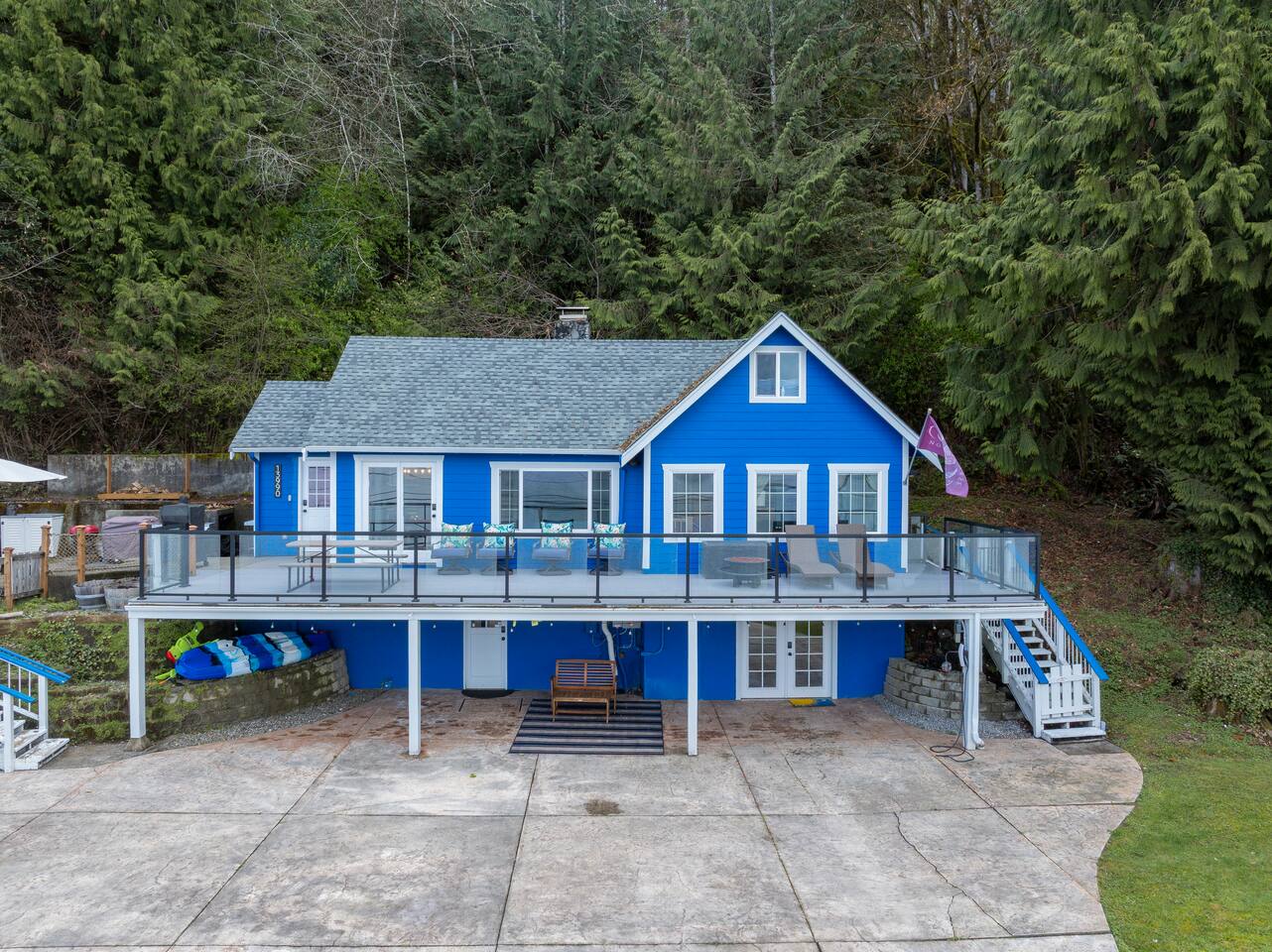 Waterfront Bliss on Coastal Hood Canal