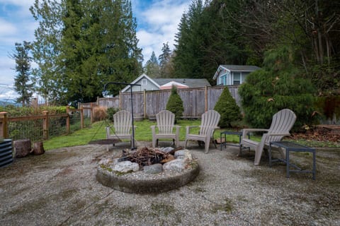 Waterfront Bliss on Coastal Hood Canal