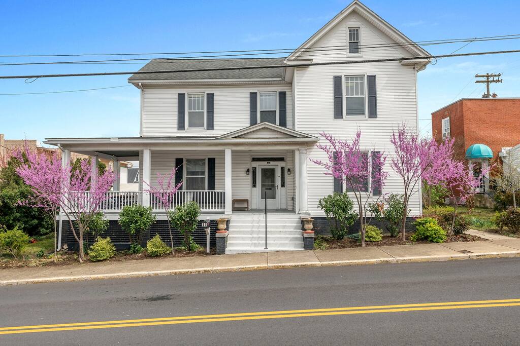 inn-luray-walkable-greenway-caverns-and-park/