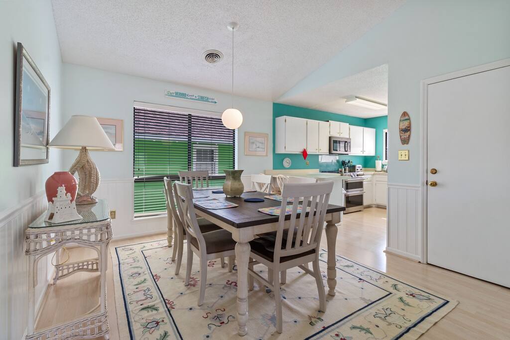 ocean-vibes-or-pet-friendly-walk-to-beach-+-pool/