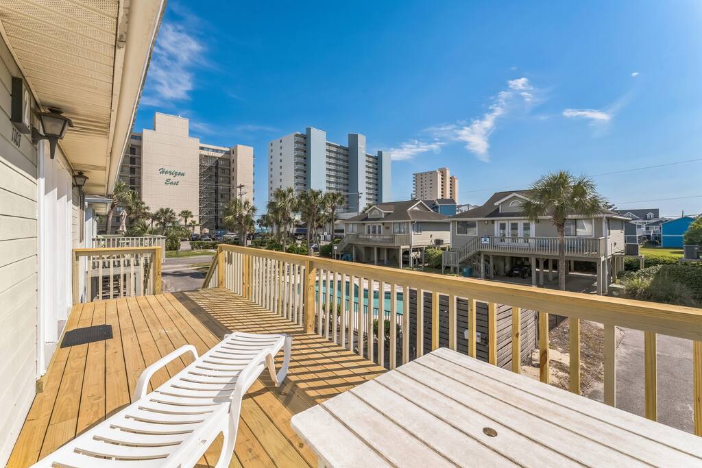 ocean-vibes-or-pet-friendly-walk-to-beach-+-pool/