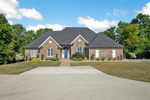 Scenic Lake House | Golf Hole, Views, Game Room