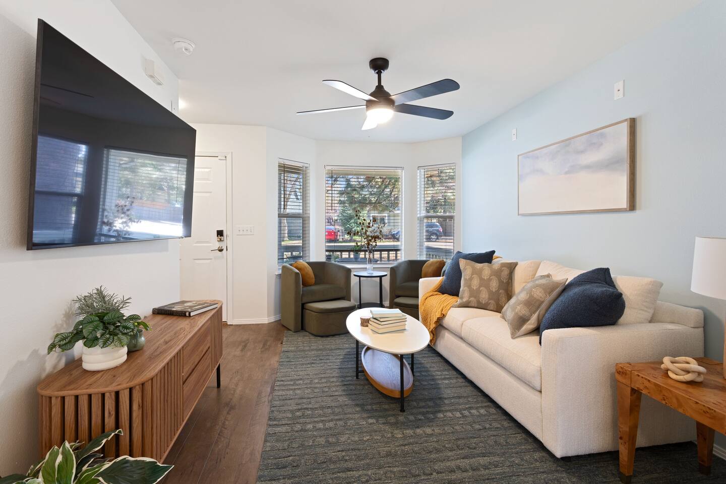This stylish, modern living room is a tranquil haven with ample seating for your group to unwind. Enjoy the large smart TV and the warm, inviting decor that makes you feel right at home.
