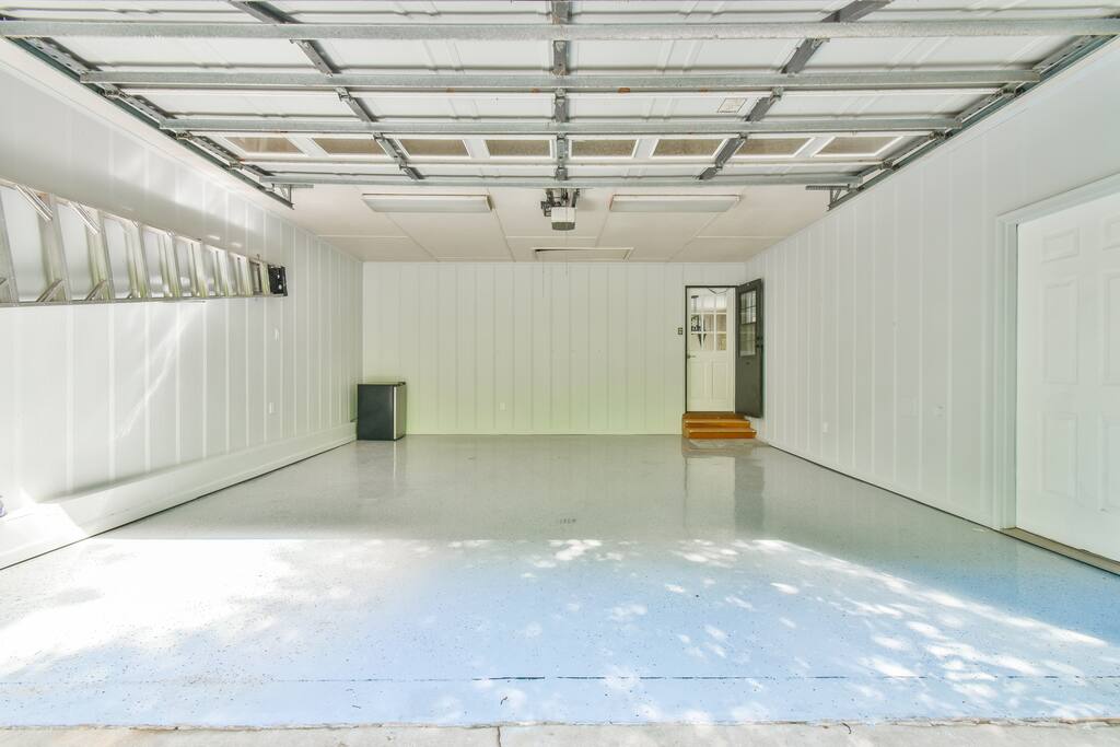 lake-hartwell-escape-or-dock-kayaks-and-game-room/