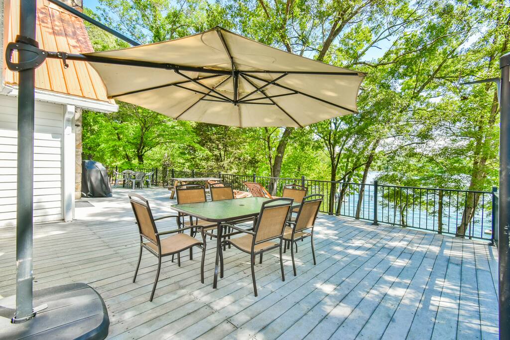 lake-hartwell-escape-or-dock-kayaks-and-game-room/