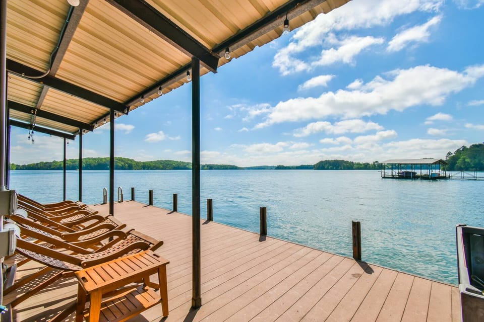Lake Hartwell Escape | Dock, Kayaks & Game Room - Lavonia