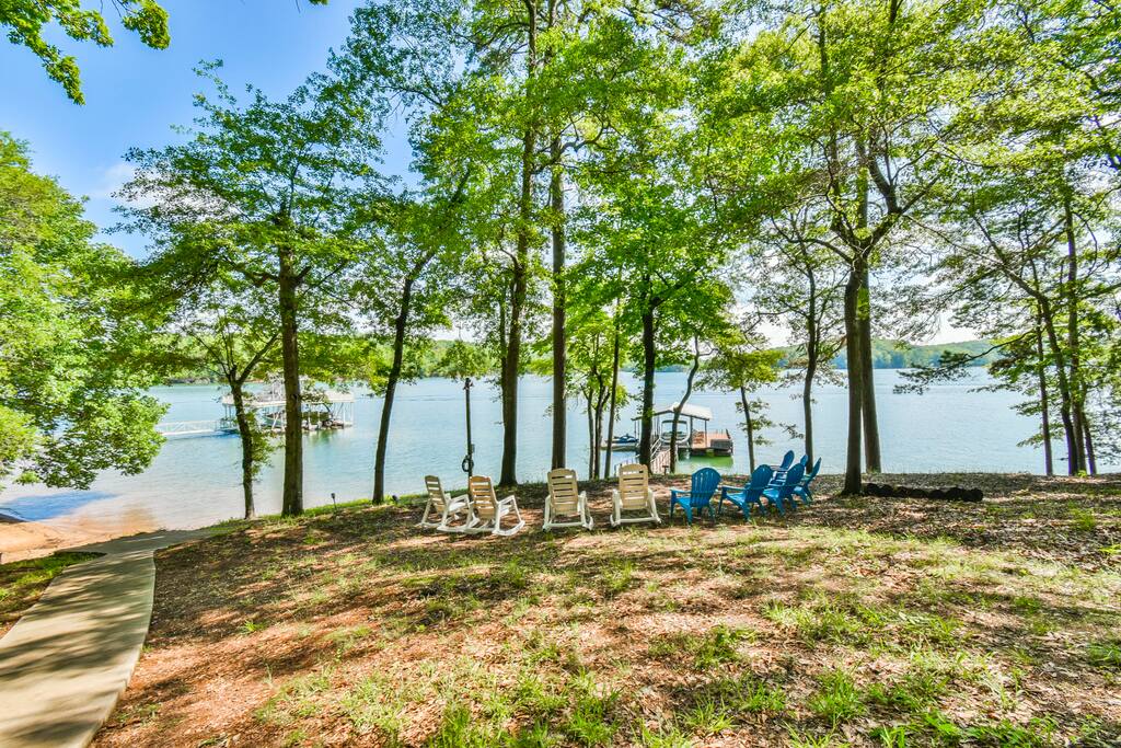 lake-hartwell-escape-or-dock-kayaks-and-game-room/