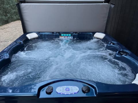 Bailey Hot Tub Cabin • Fire Pit & Views