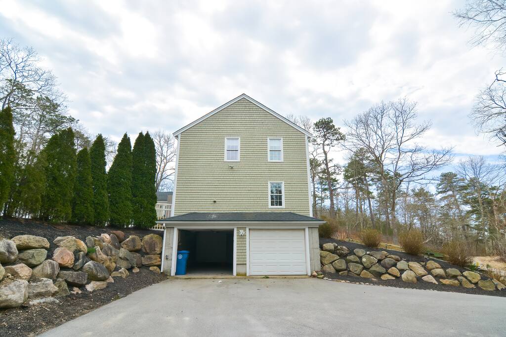 cape-cod-retreat-by-the-beach/