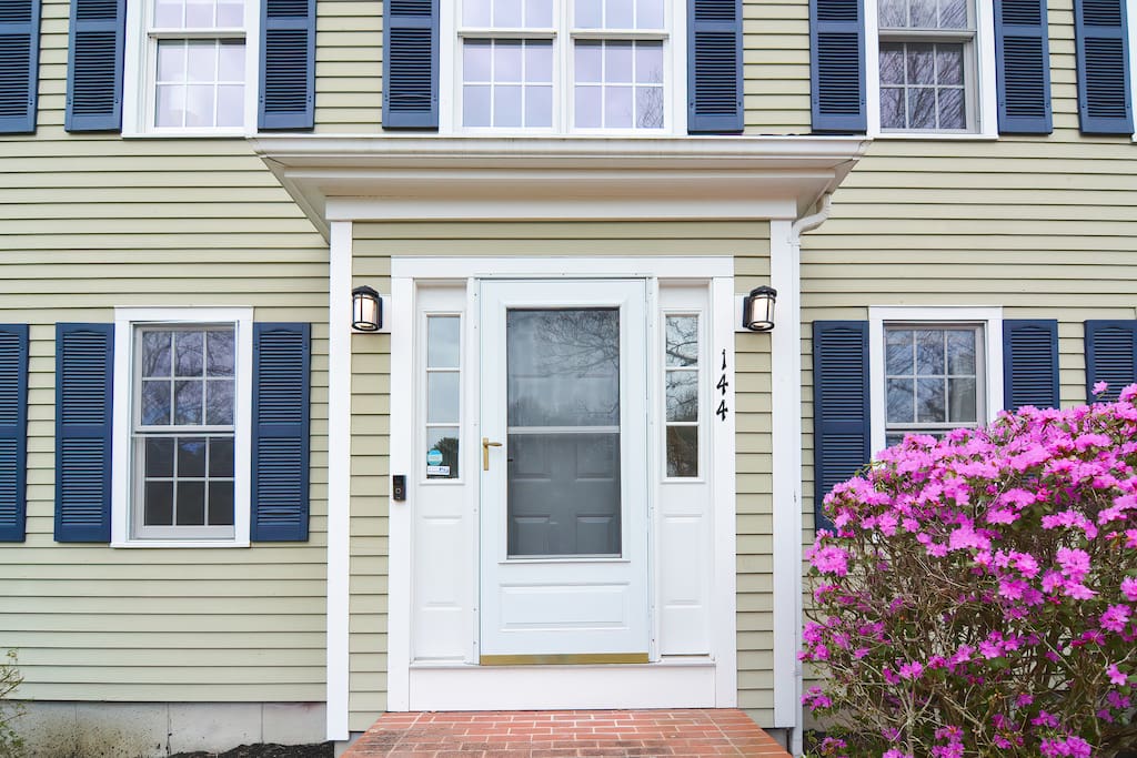 cape-cod-retreat-by-the-beach/