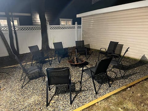 Imagine relaxing under the stars in your private outdoor space. Gather with loved ones around the cozy fire pit for unforgettable evenings and shared stories.