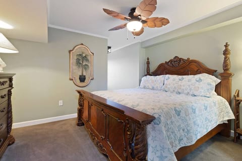 Waves & Views | Beach Condo w/ Balcony + Pool