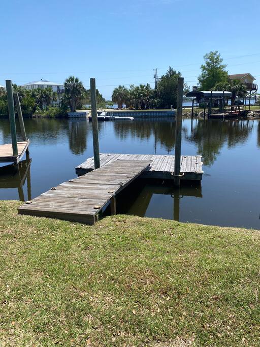 waterfront-escape-or-dock-+-boat-ramp-access/