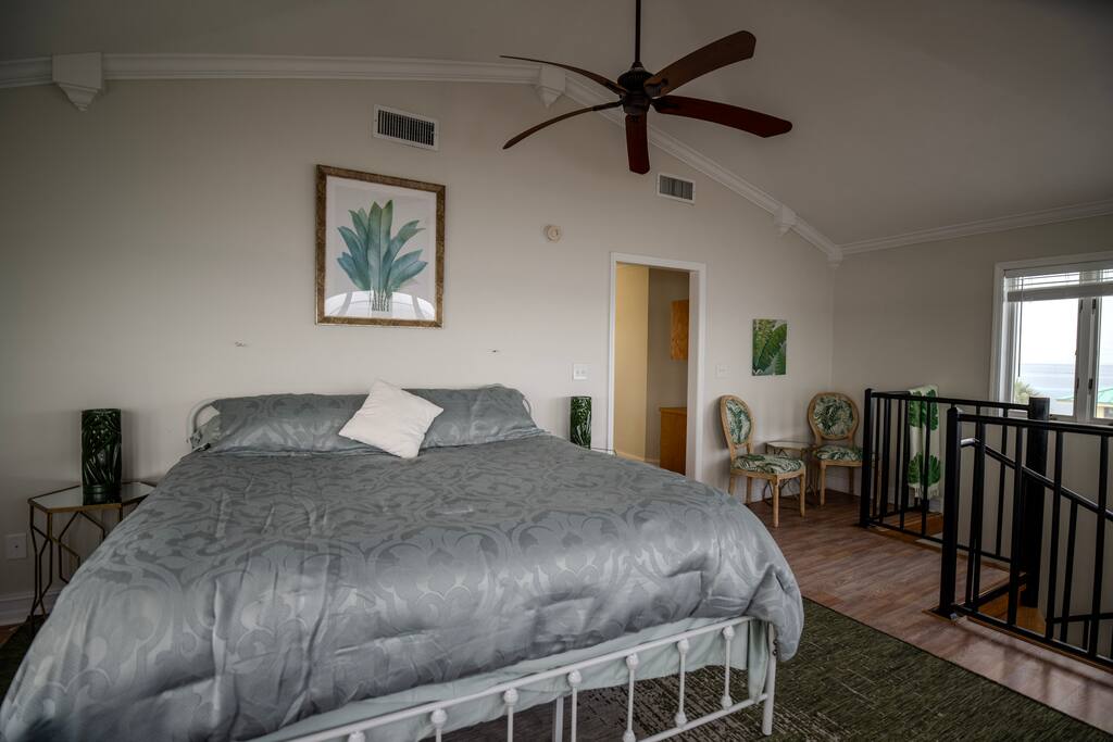 waterfront-escape-or-dock-+-boat-ramp-access/