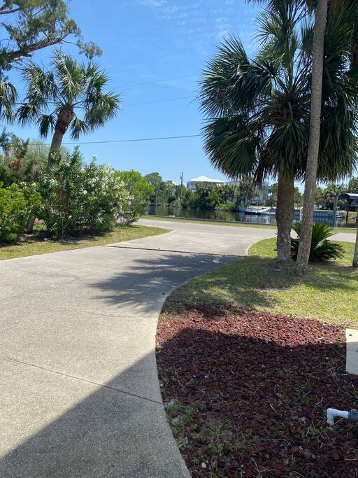 waterfront-escape-or-dock-+-boat-ramp-access/