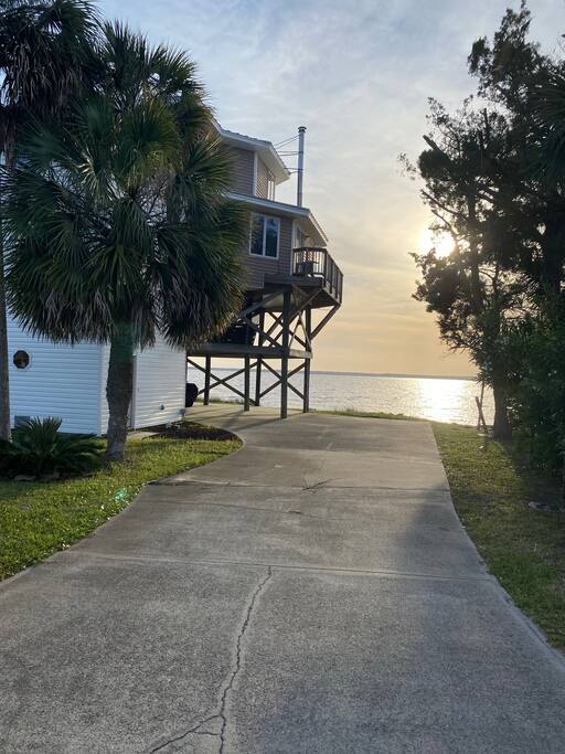 waterfront-escape-or-dock-+-boat-ramp-access/