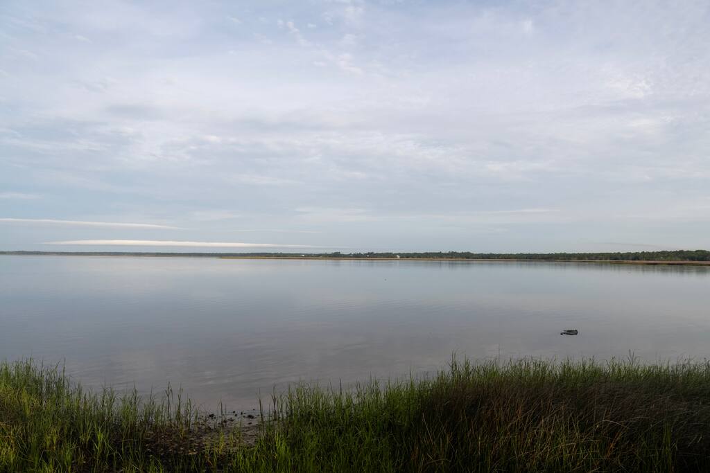 waterfront-escape-or-dock-+-boat-ramp-access/