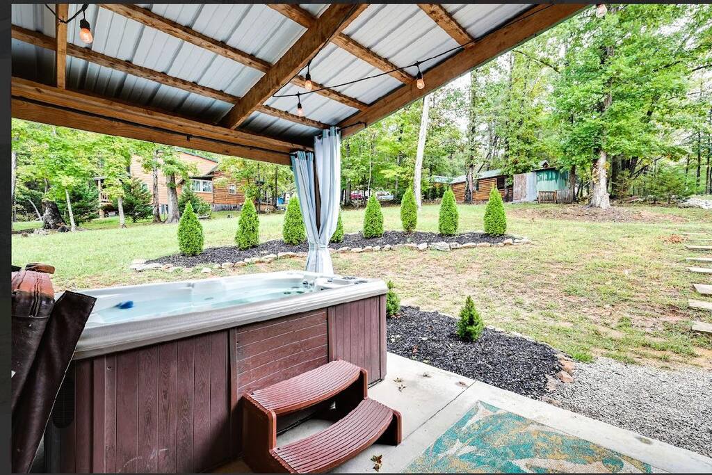 game-room-bar-and-hot-tub-or-perfect-group-getaway/