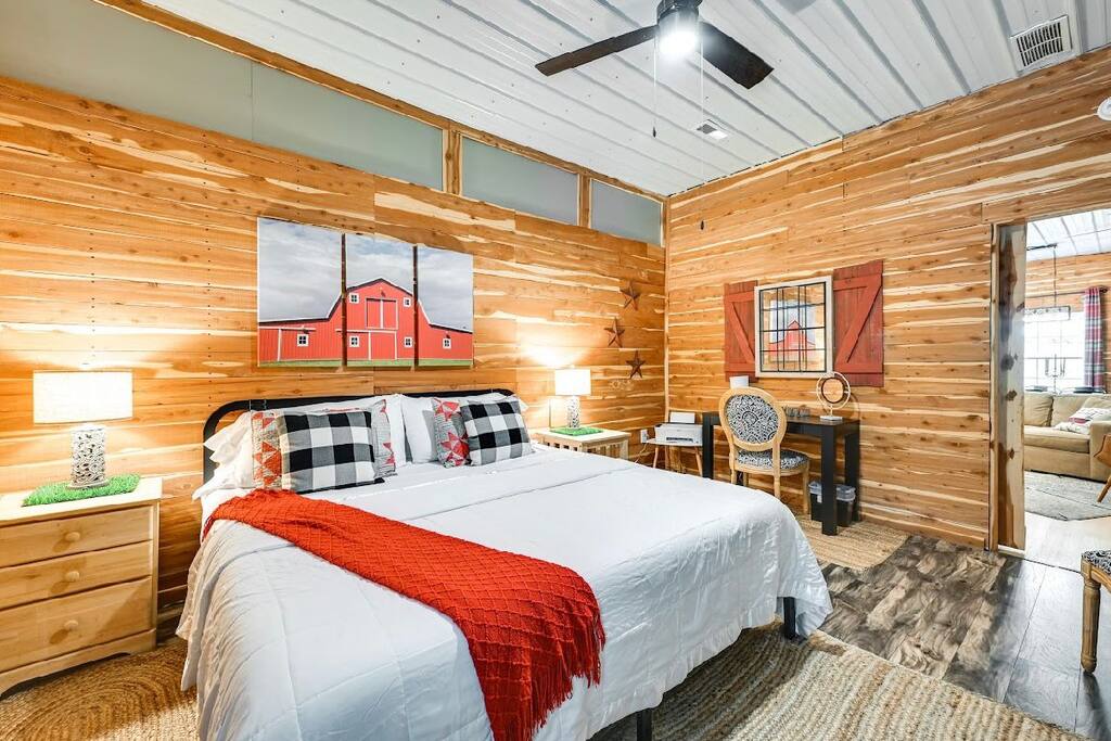 game-room-bar-and-hot-tub-or-perfect-group-getaway/