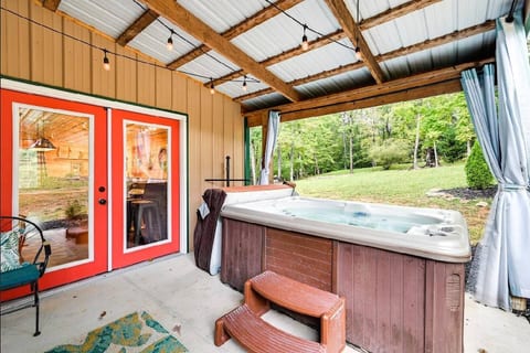 Game Room, Bar & Hot Tub | Perfect Group Getaway
