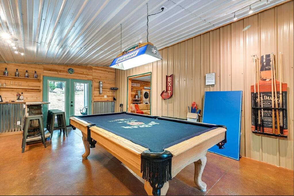 game-room-bar-and-hot-tub-or-perfect-group-getaway/