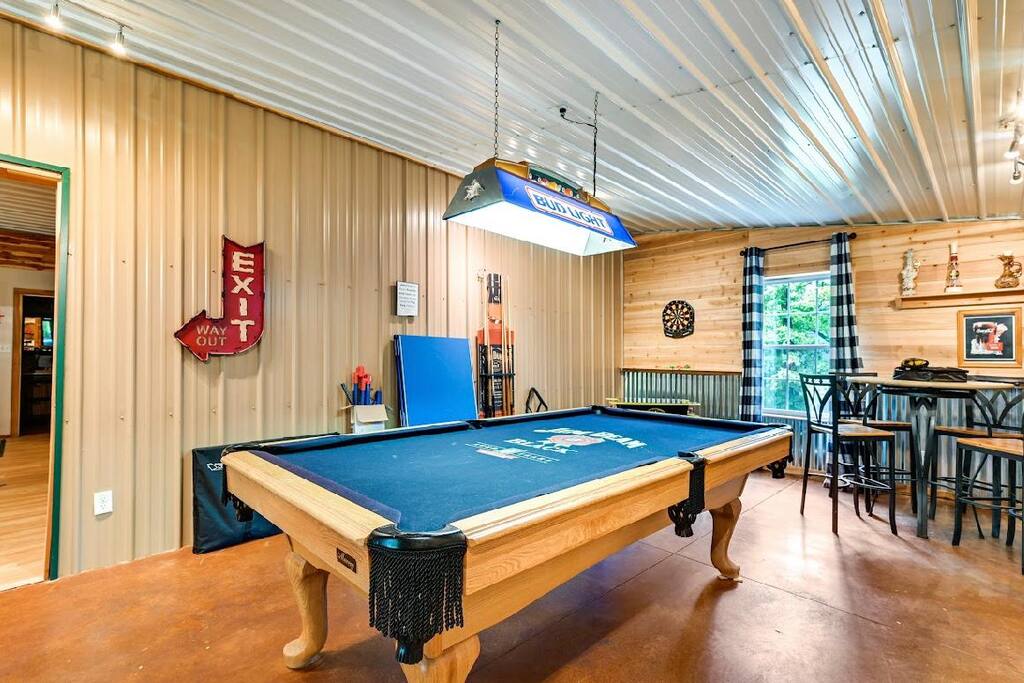 game-room-bar-and-hot-tub-or-perfect-group-getaway/