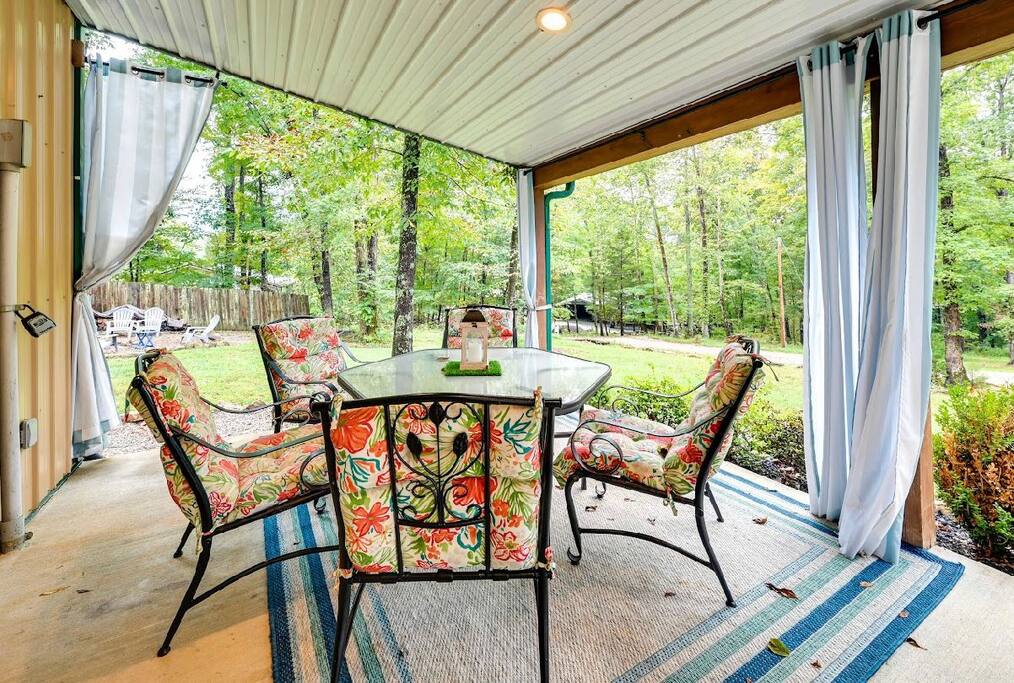 game-room-bar-and-hot-tub-or-perfect-group-getaway/