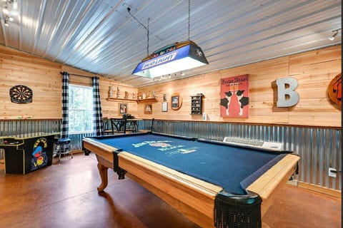 Game Room, Bar & Hot Tub | Perfect Group Getaway
