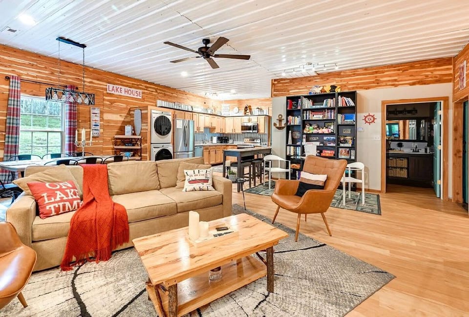 Game Room, Bar & Hot Tub | Perfect Group Getaway - Clarkson