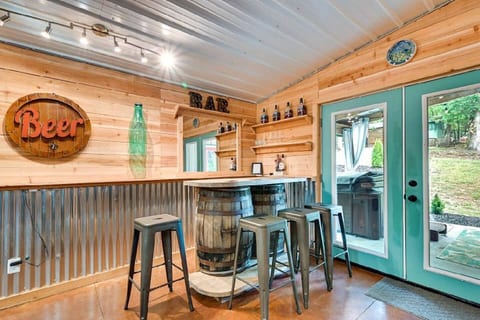 Game Room, Bar & Hot Tub | Perfect Group Getaway