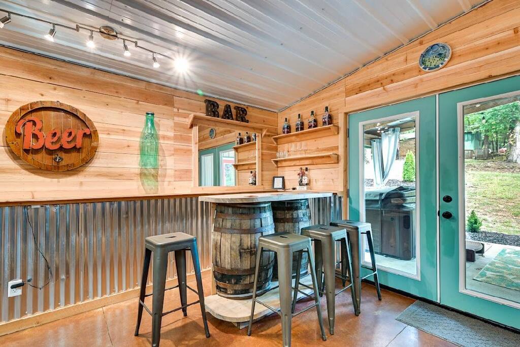 game-room-bar-and-hot-tub-or-perfect-group-getaway/