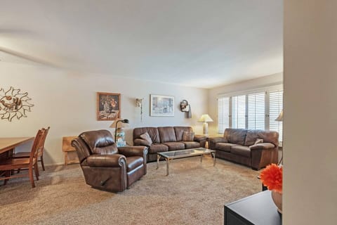 Pet-Friendly Sun City Retreat Near Golf & Shops