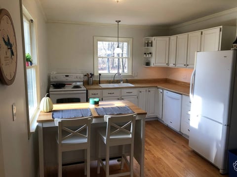 Fully stocked eat-in kitchen