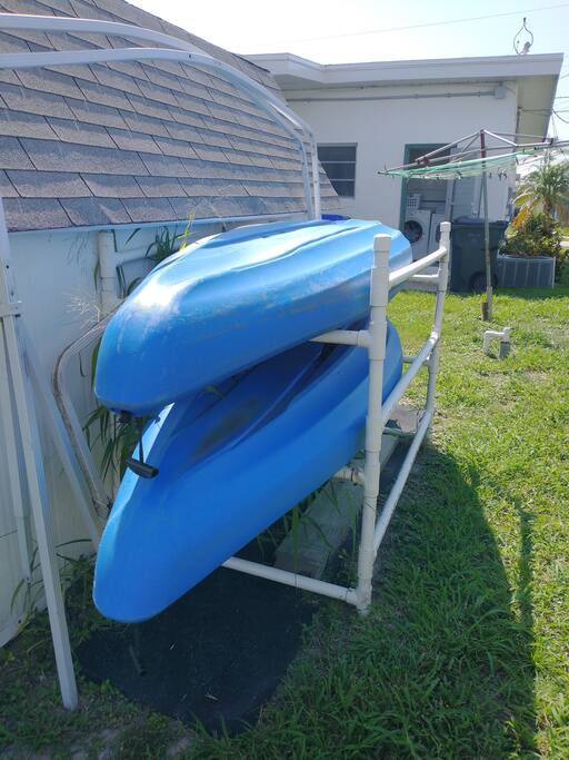 2 Kayaks