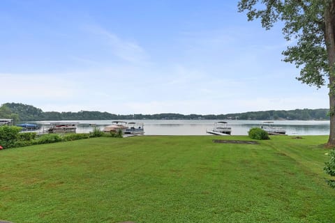 Peaceful Lakehouse • Clear Water • Family Fun