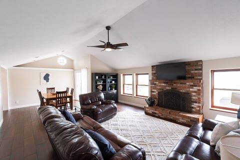 Peaceful Lakehouse • Clear Water • Family Fun