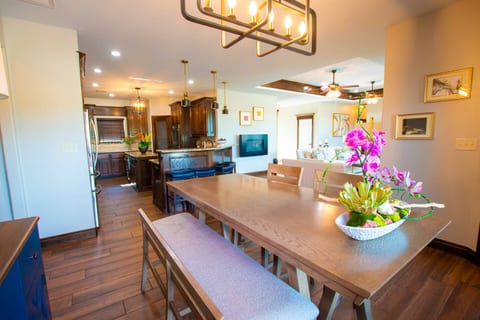 Mtn Escape • Pool, Hot Tub, Fire Pit, Pet OK! - Holiday Home