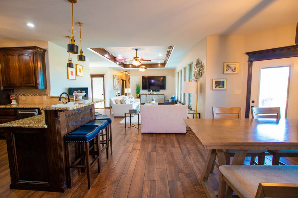 mtn-escape-*-pool-hot-tub-fire-pit-pet-ok!-holiday-home/