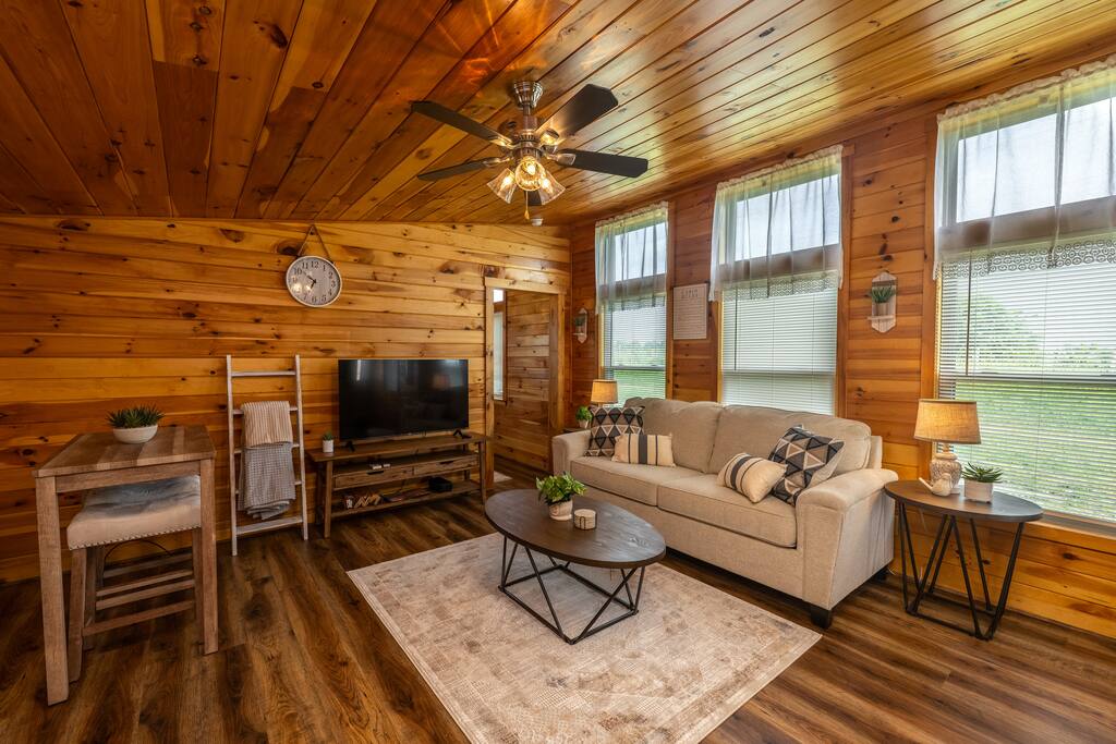 Rustic Mt. Sterling Cabin2 Near Downtown • Pets OK