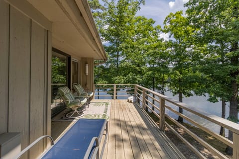 What-A-View HSV - Serene Lakeside Town Home - Holiday Home
