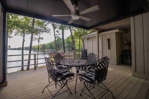 What-A-View HSV - Serene Lakeside Town Home - Holiday Home