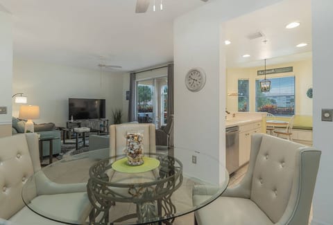 This elegant condo welcomes you with a beautiful dining area and a view of the living room. Perfect for shared meals and relaxing evenings. Bright, open, and inviting.