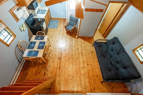 Quiet Country Cabin • Near Trails & State Parks