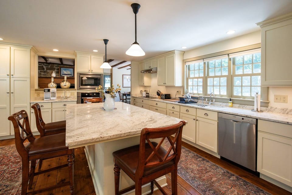 Historic Coastal Home • Marsh Views • Pet-Friendly - Clinton