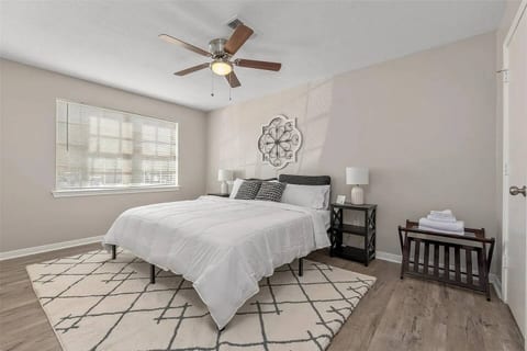 Stylish 2BR Comfort Near Texas A&M • EV-Friendly