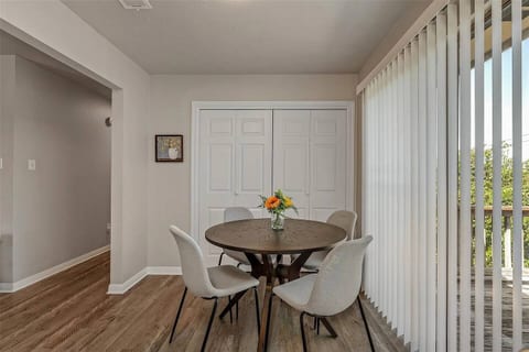 Stylish 2BR Comfort Near Texas A&M • EV-Friendly