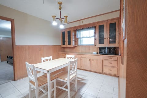 Pet-Friendly 4BR Retreat • Near Parks & Dining