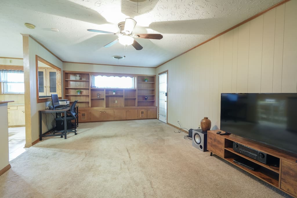 Pet-Friendly 4BR Retreat • Near Parks & Dining